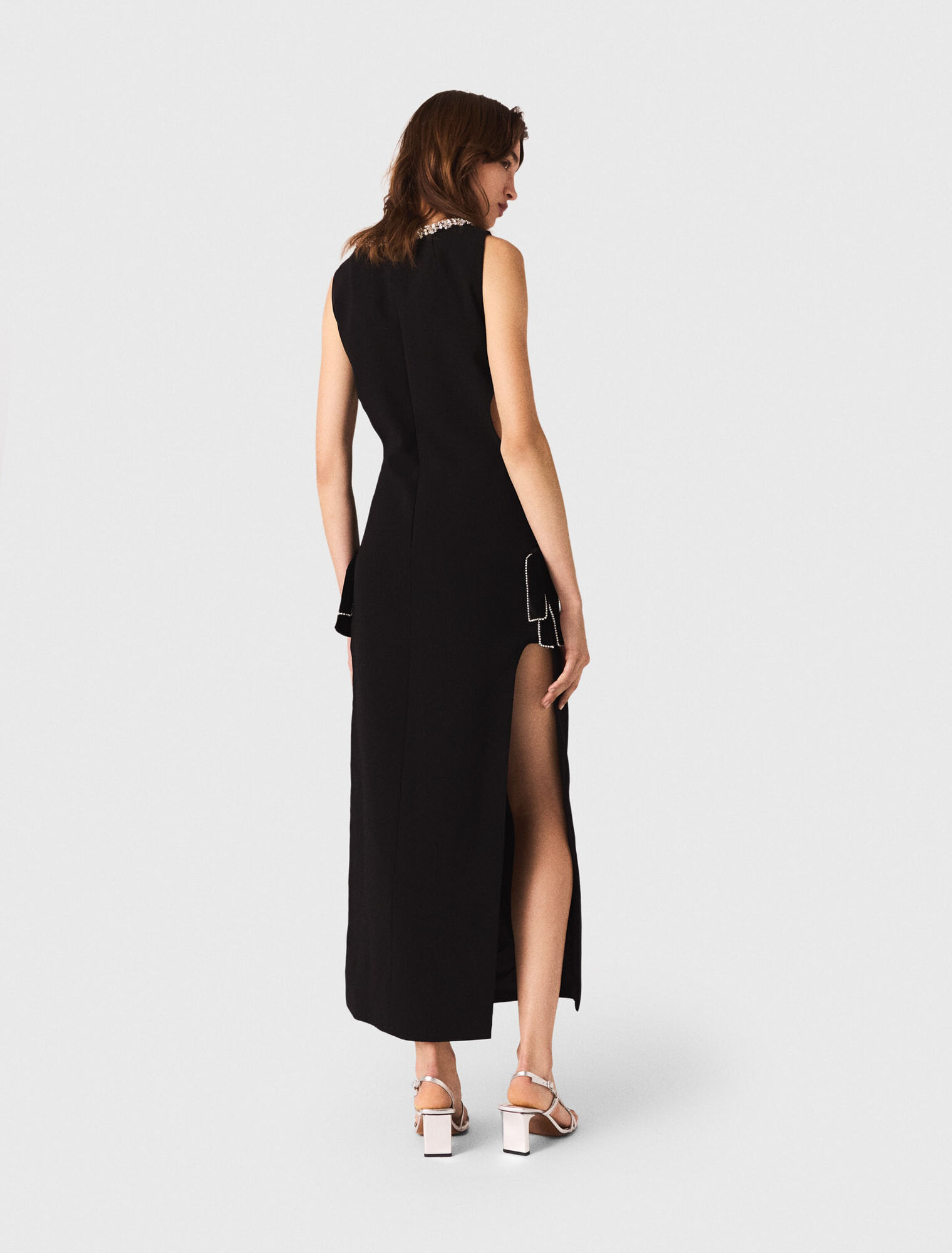 Robe longue avec col bijou