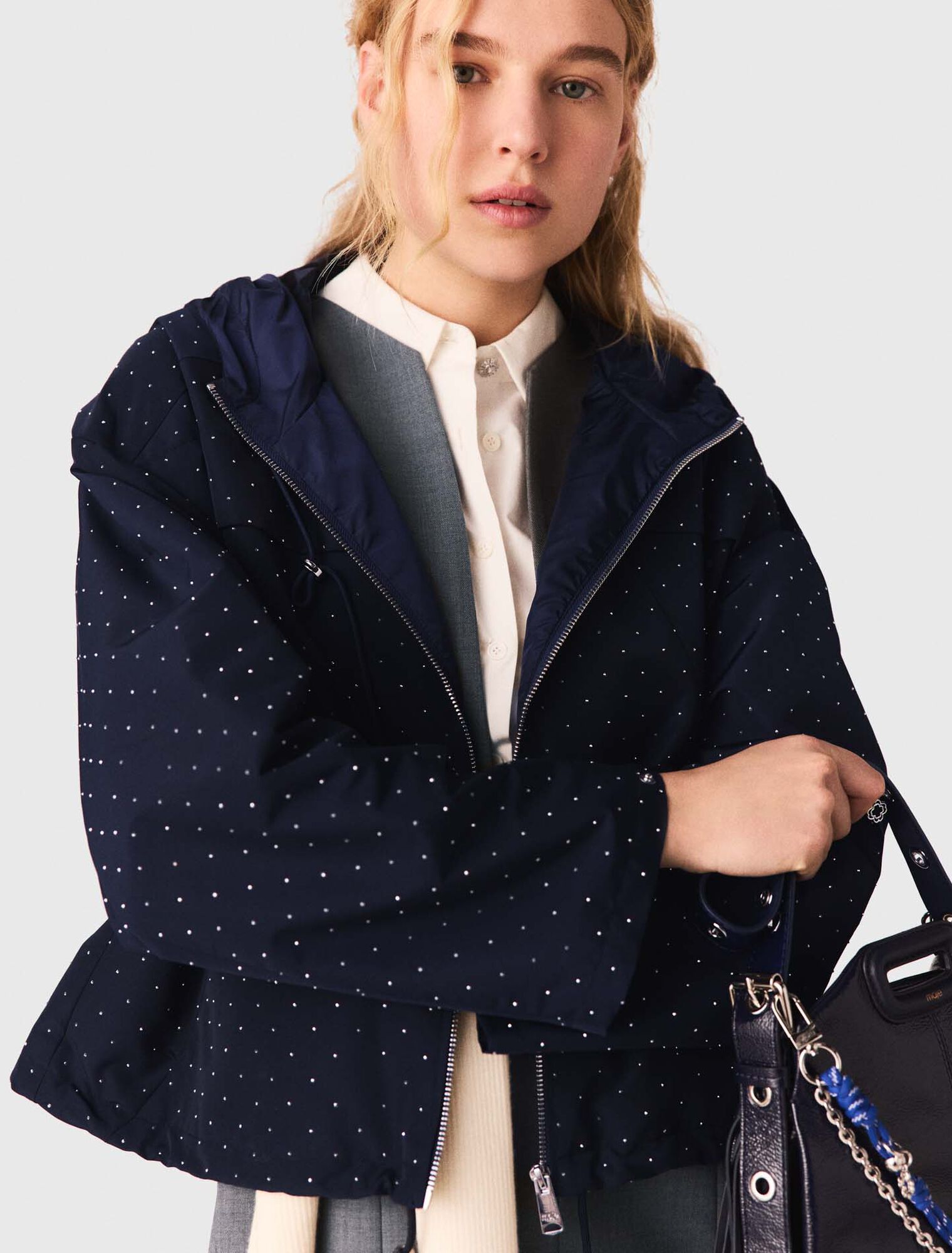 Coupe-vent strass&eacute; &agrave; capuche