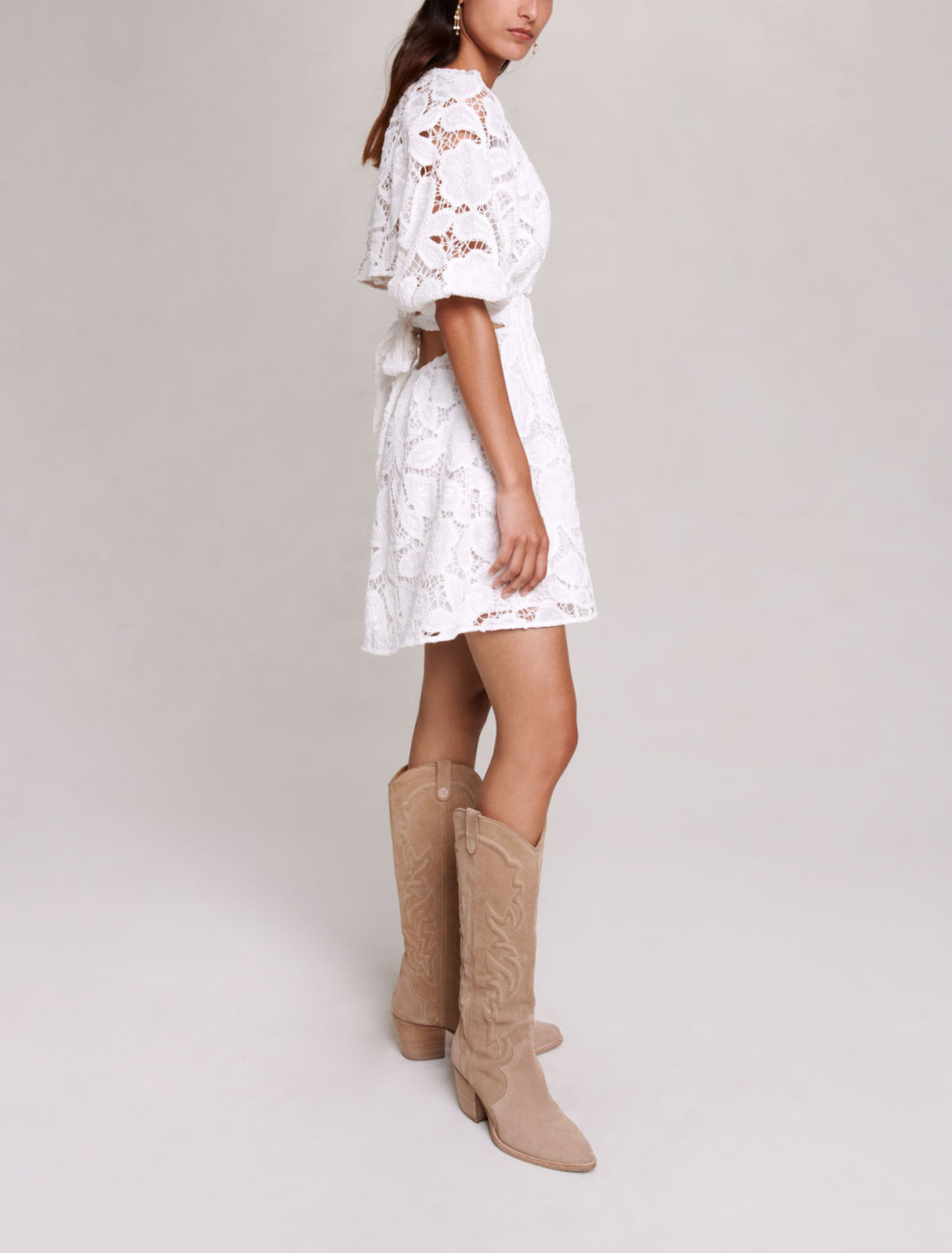Robe courte en coton brodé