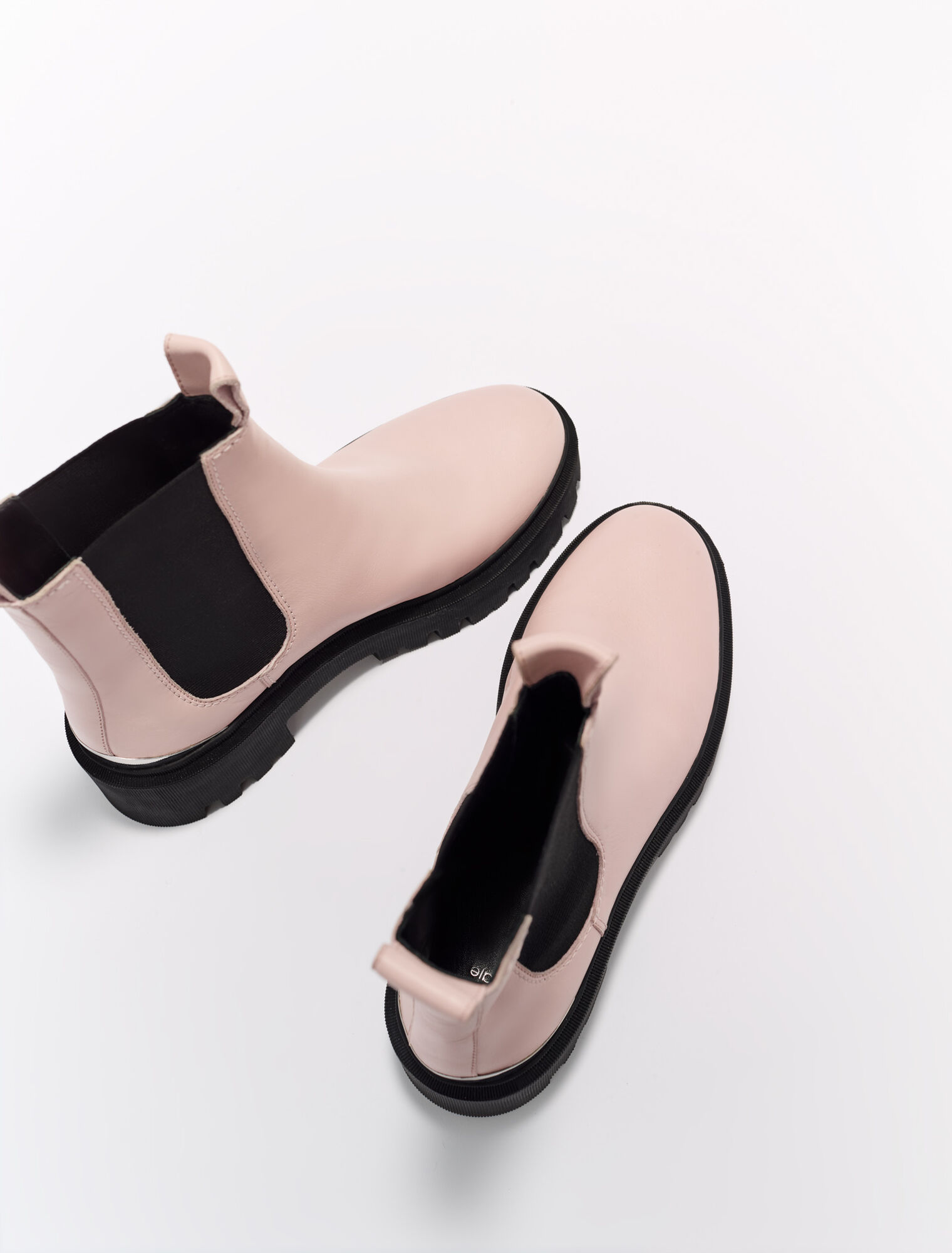 Platform Chelsea boots