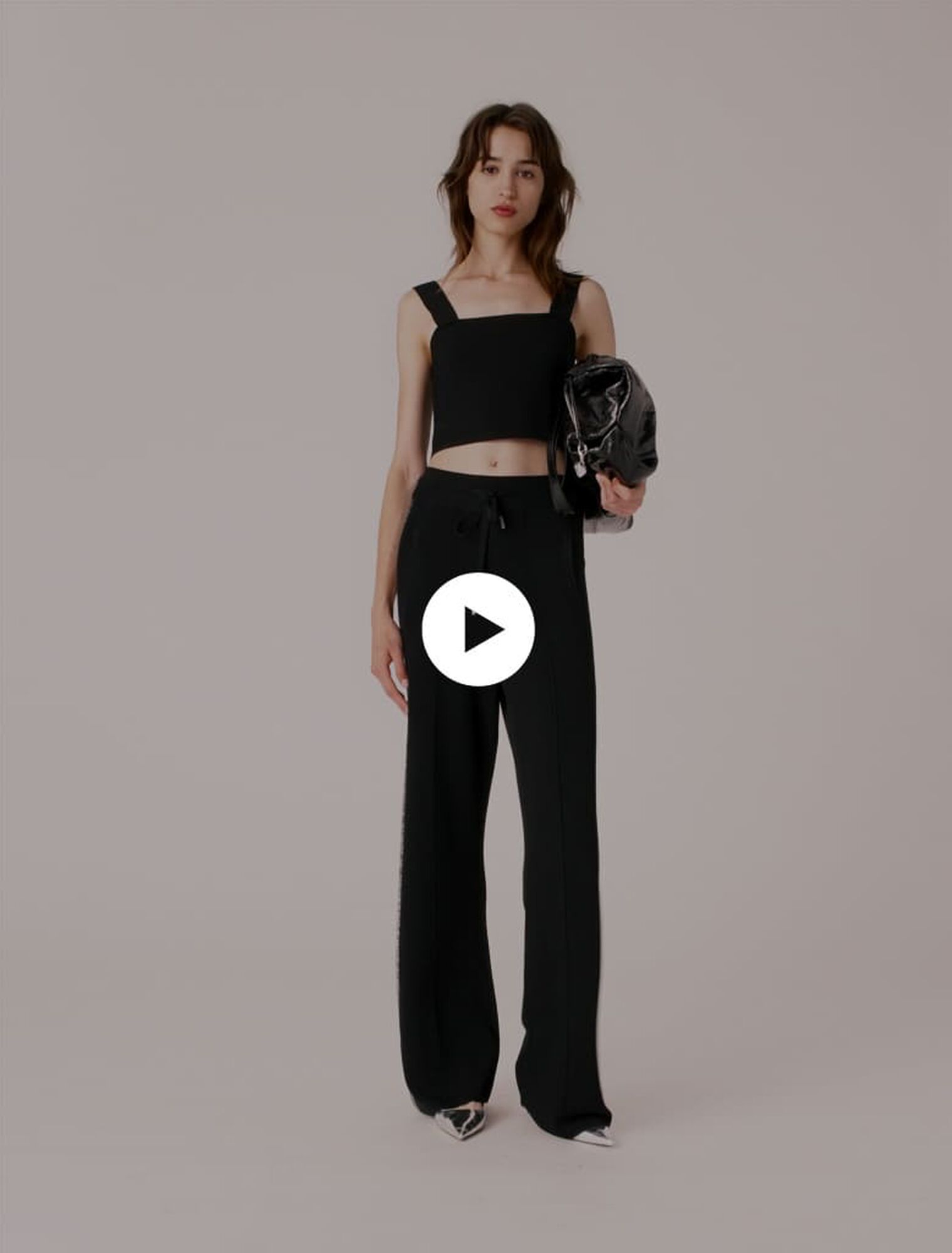 Knitted crop top with straps