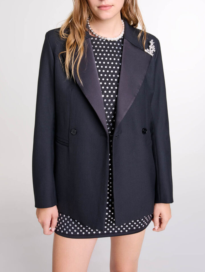 Suit jacket with brooch