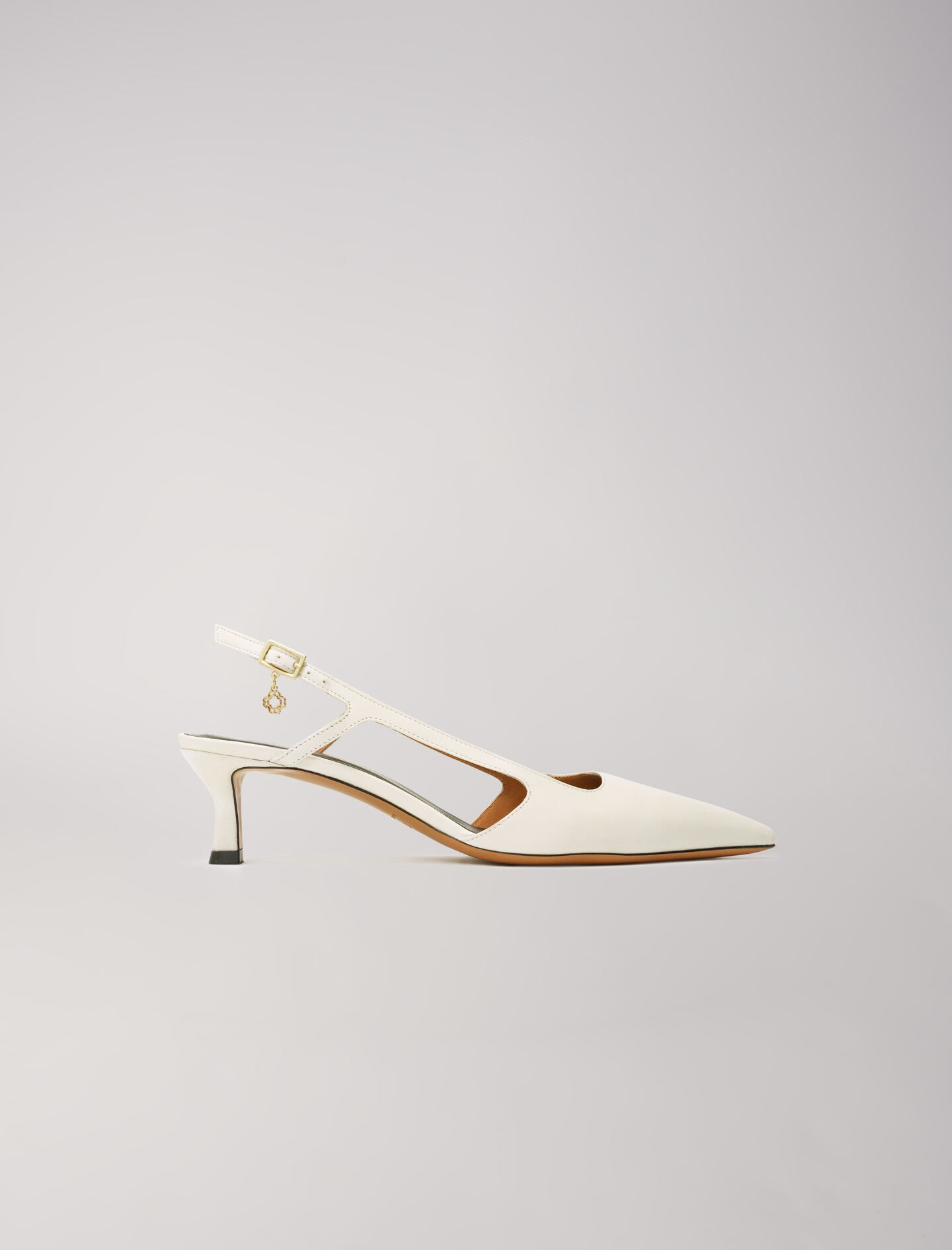 Escarpins pointus a brides reglables