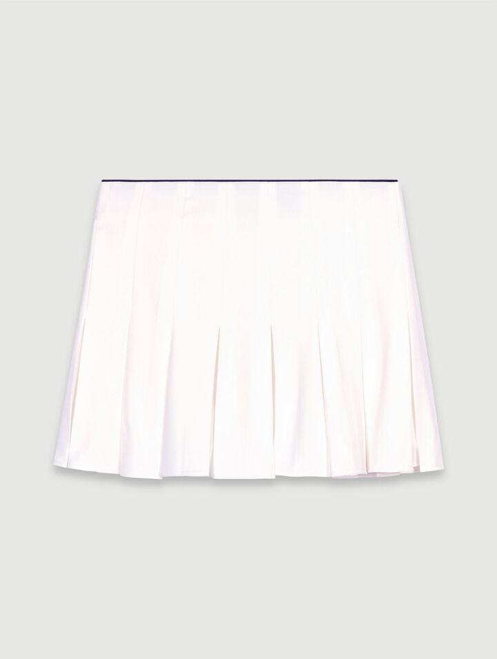Short pleated skirt