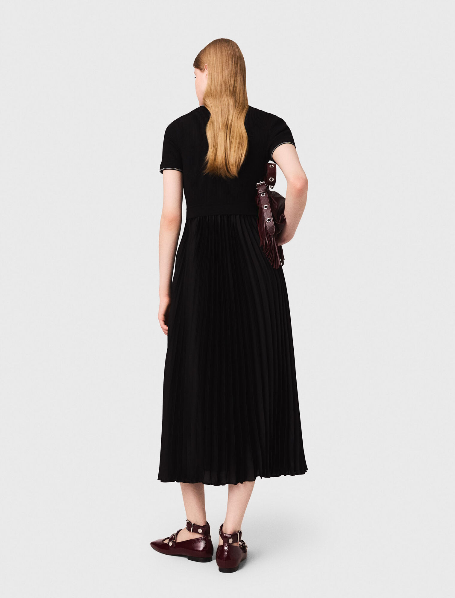 Robe longue plissée avec col polo