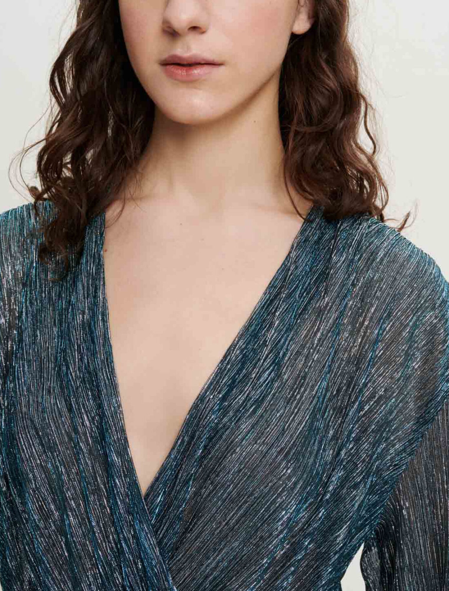 Robe entièrement plissée avec brillance