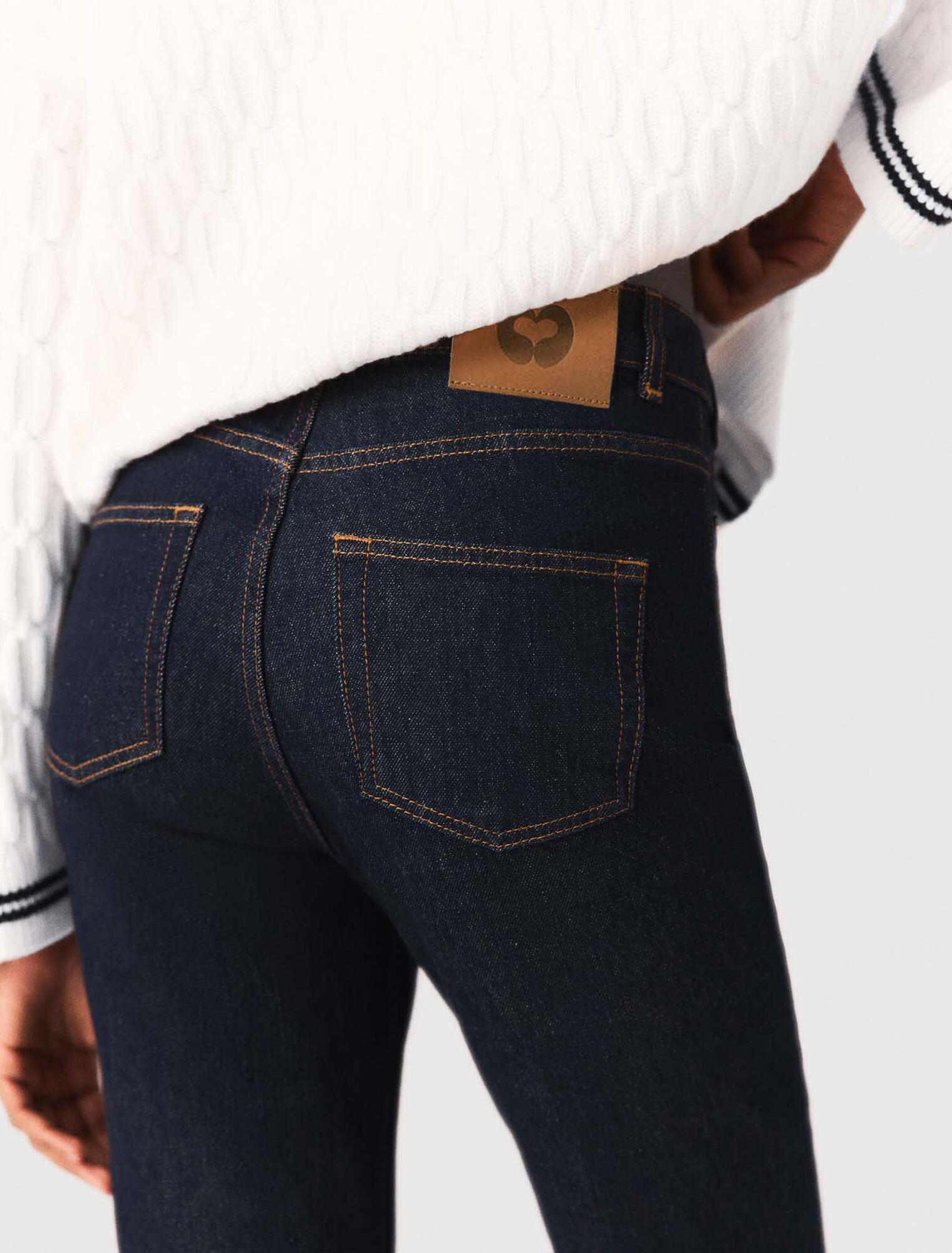 Denim jeans with pockets