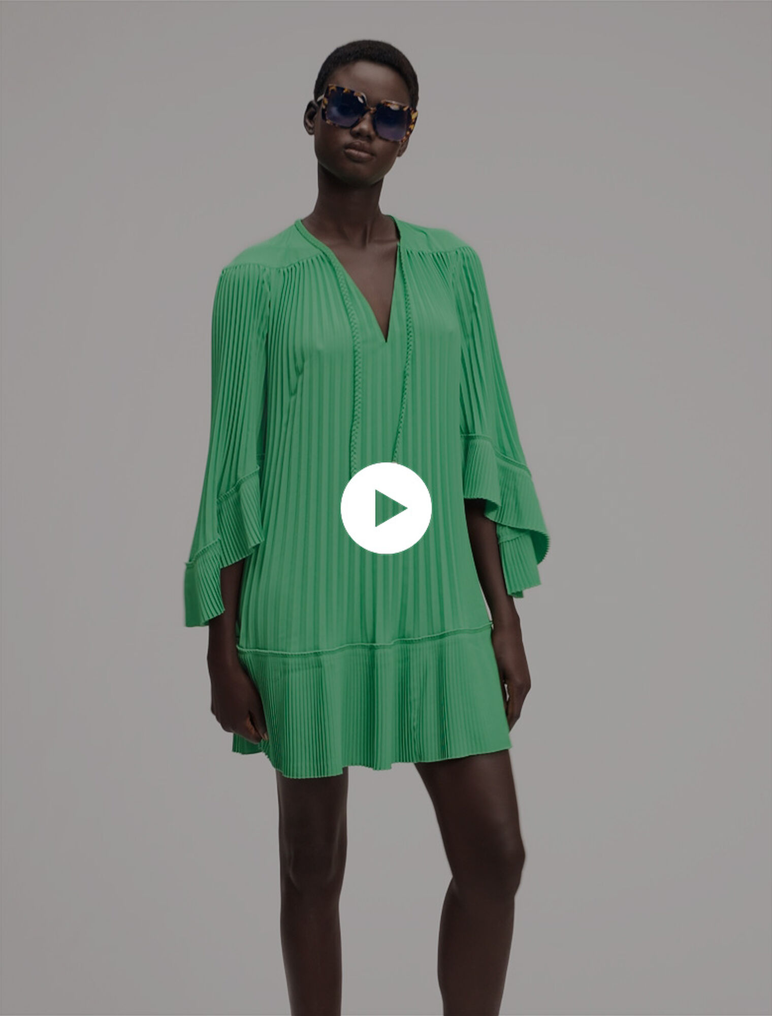 Robe courte plissée