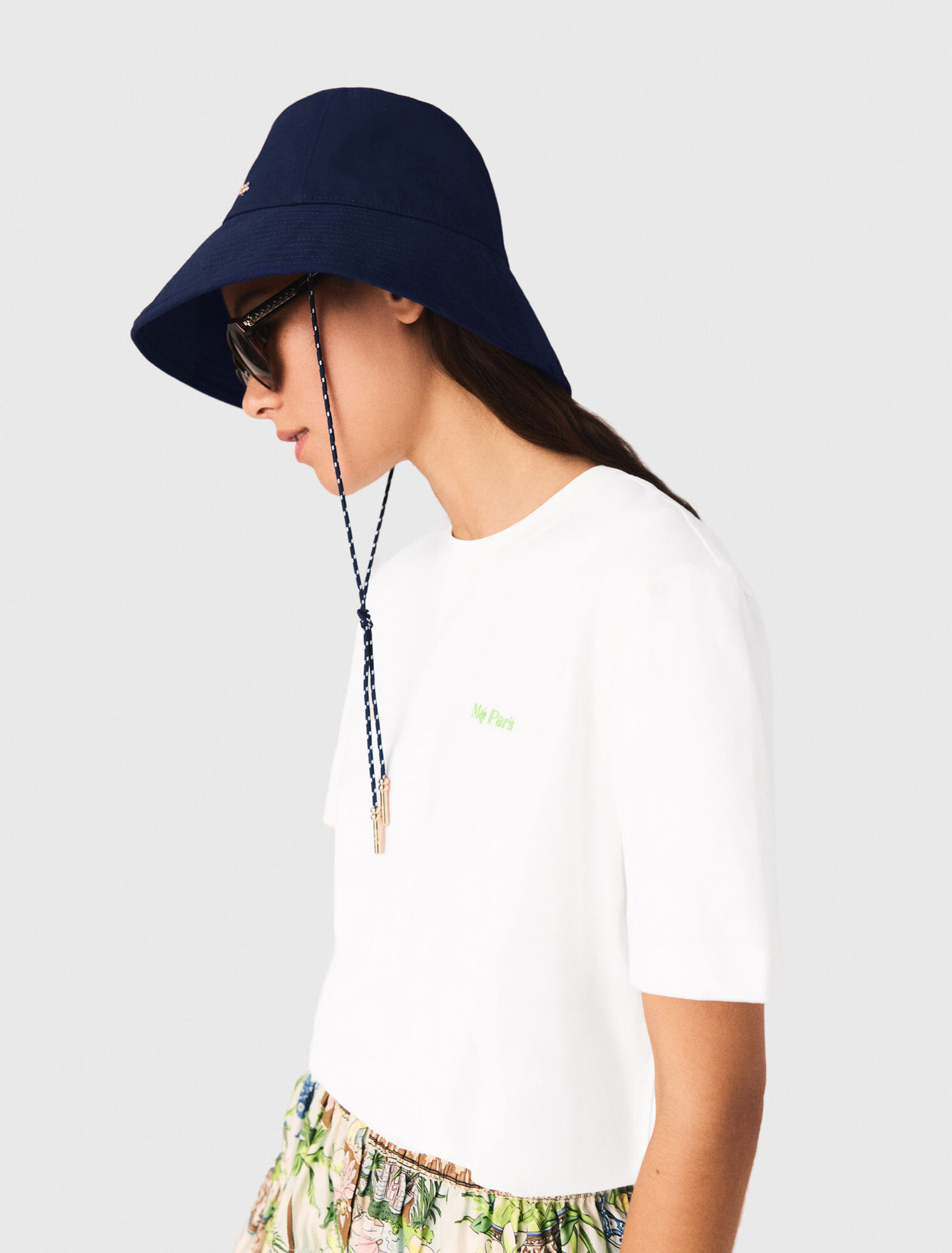 Capeline en coton &agrave; cordons