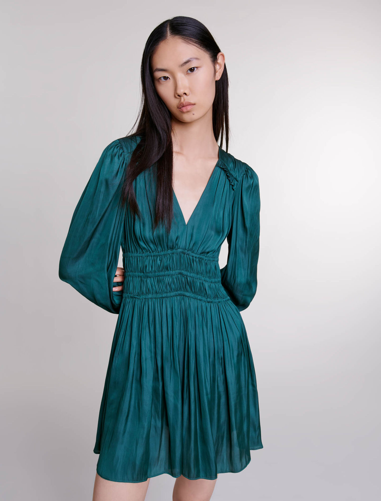 Robe courte satinée