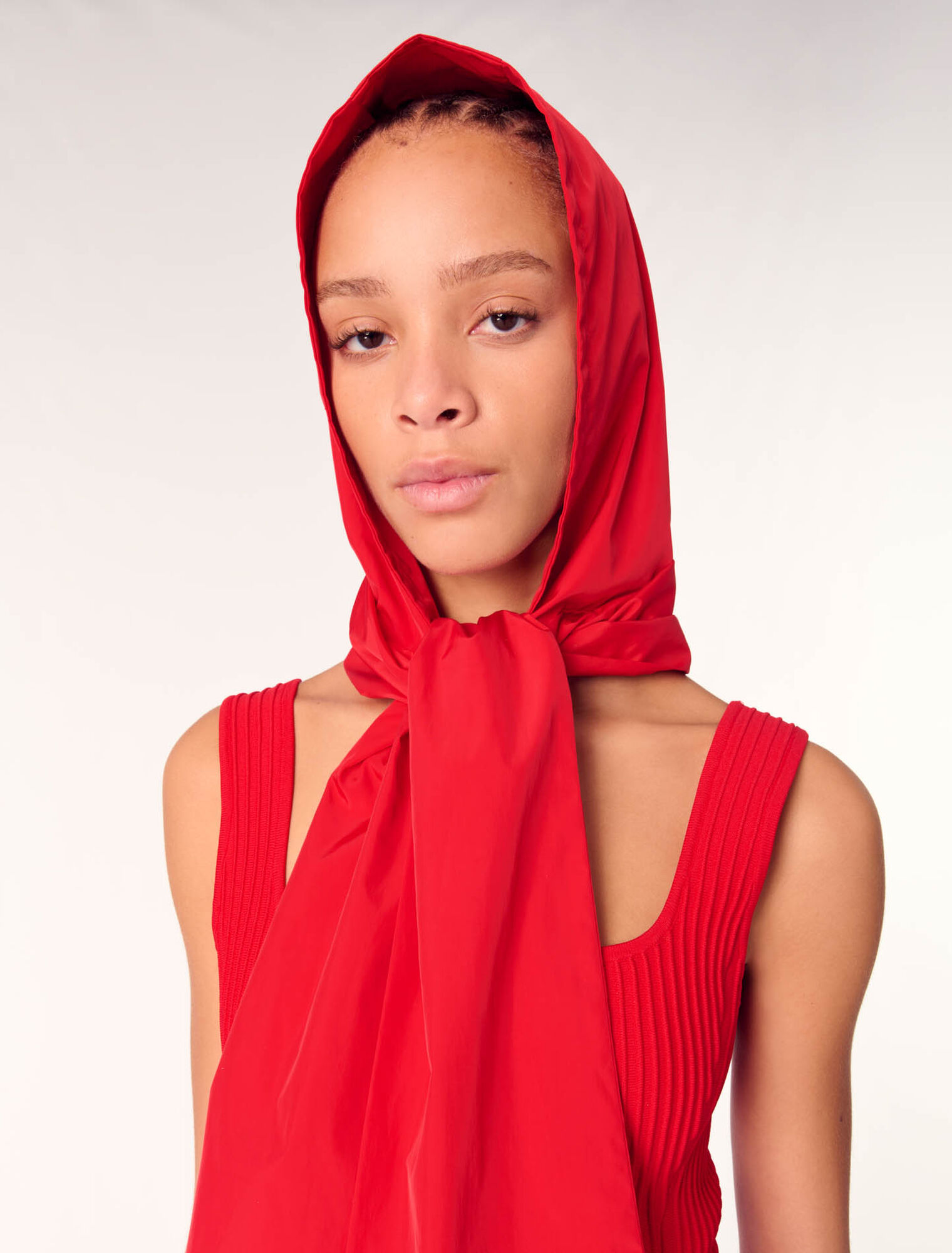 Capuche écharpe rétractable