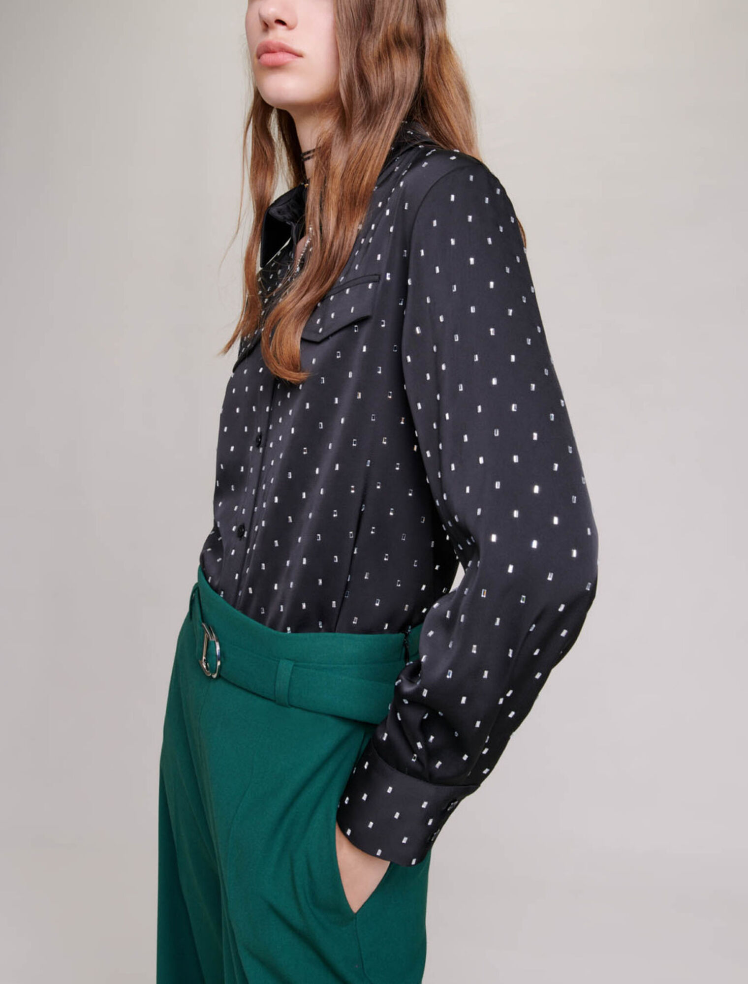 Chemise satinée à strass