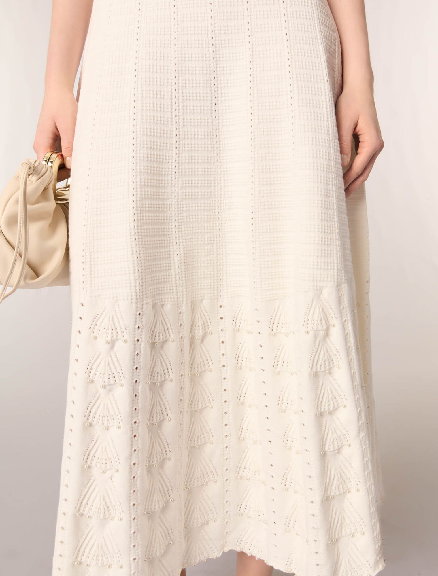 Robe en maille pointelle perlée