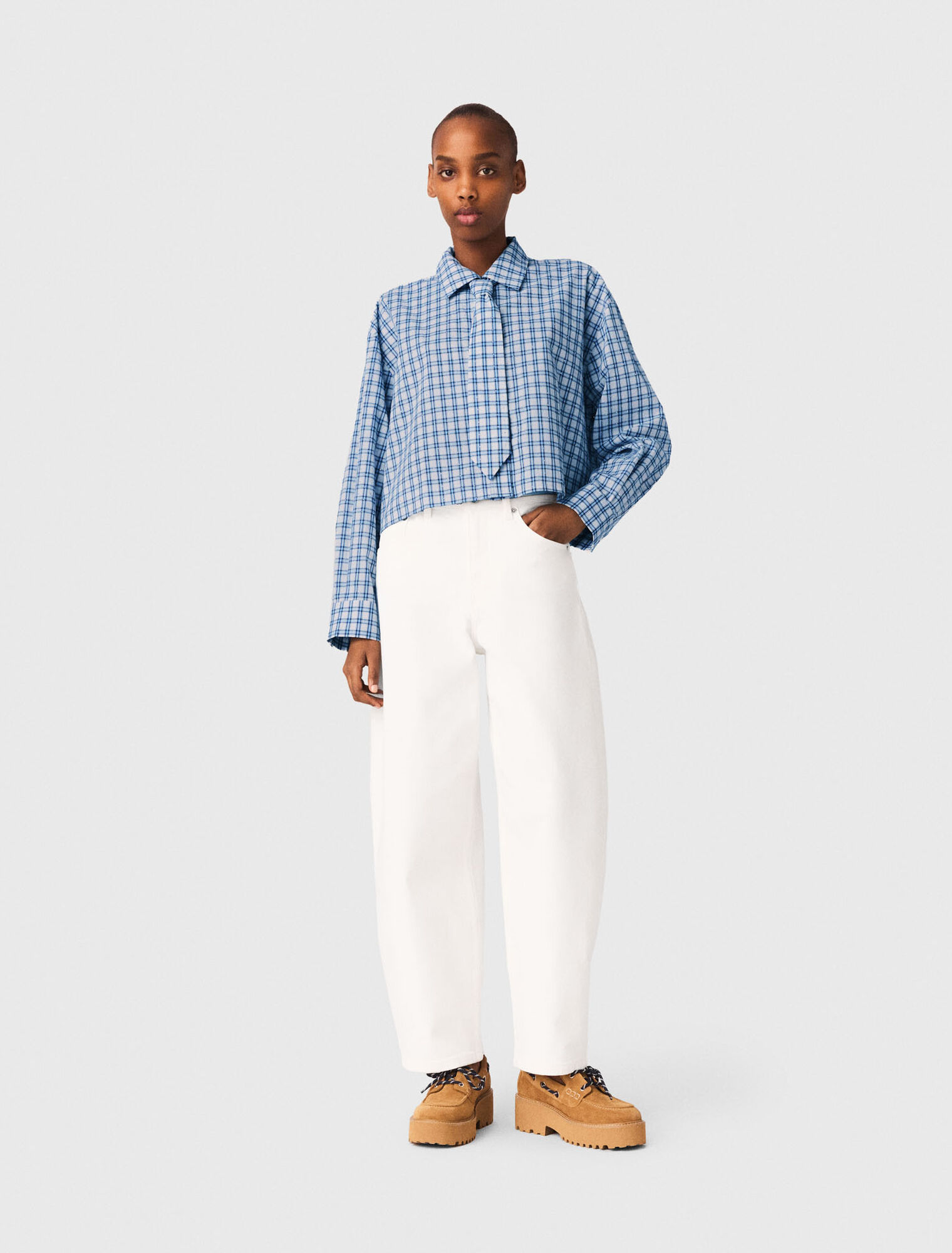 Chemise strass&eacute;e cravate amovible