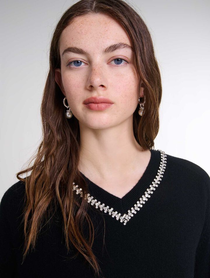 Pull en maille à col strassé