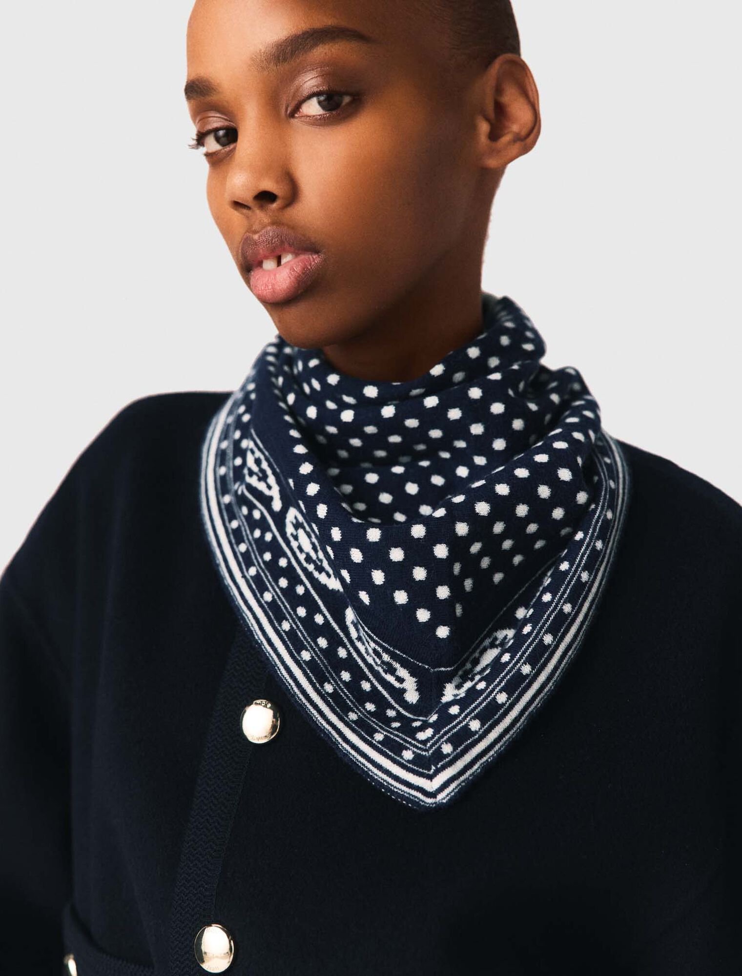 Reversible triangle scarf