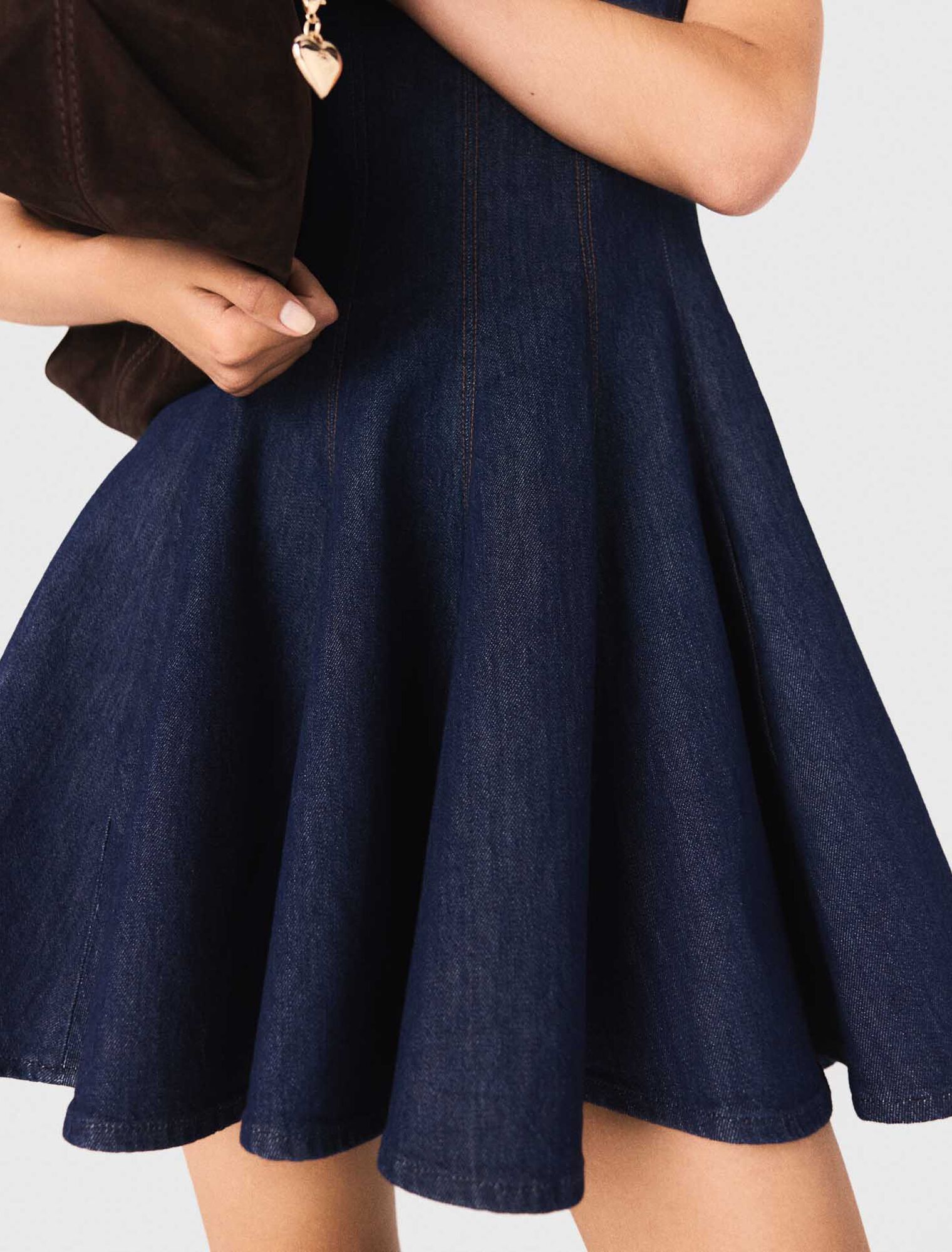 Robe courte en denim avec volants