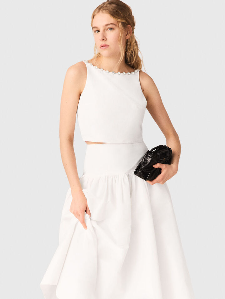 Top court en taffetas et col bijoux