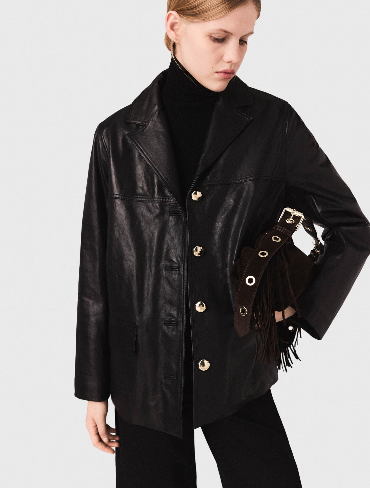 Veste en cuir avec boutons dorés