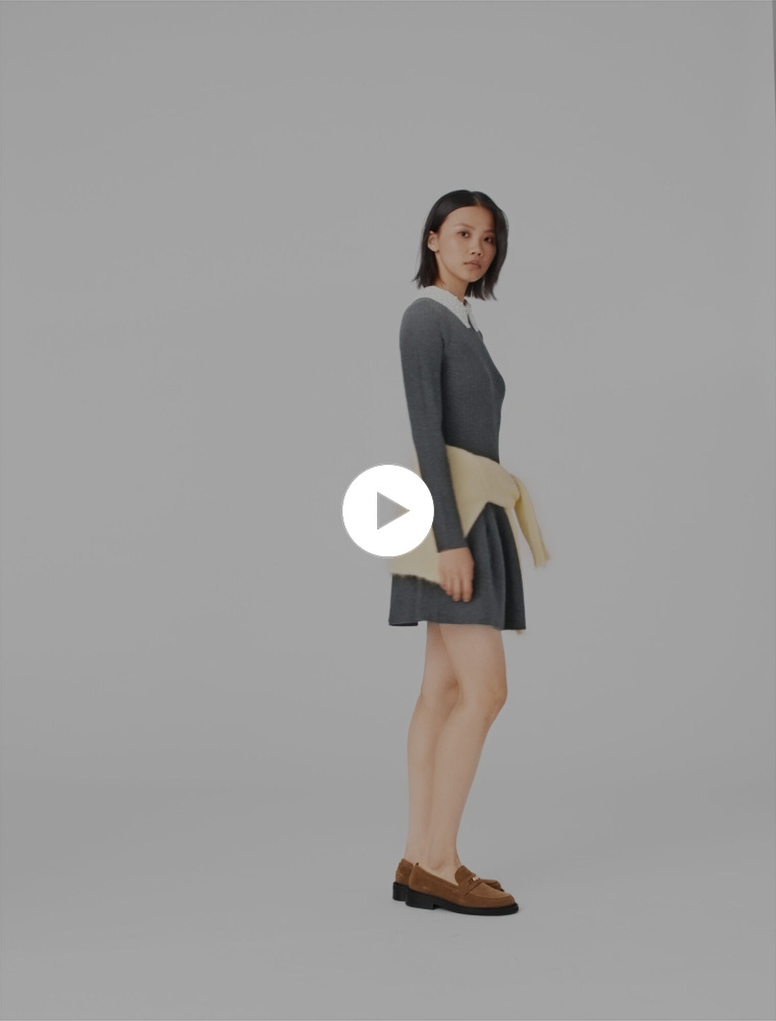 Robe courte en maille à col perlé