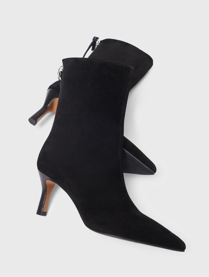 Pointed-toe suede ankle boots