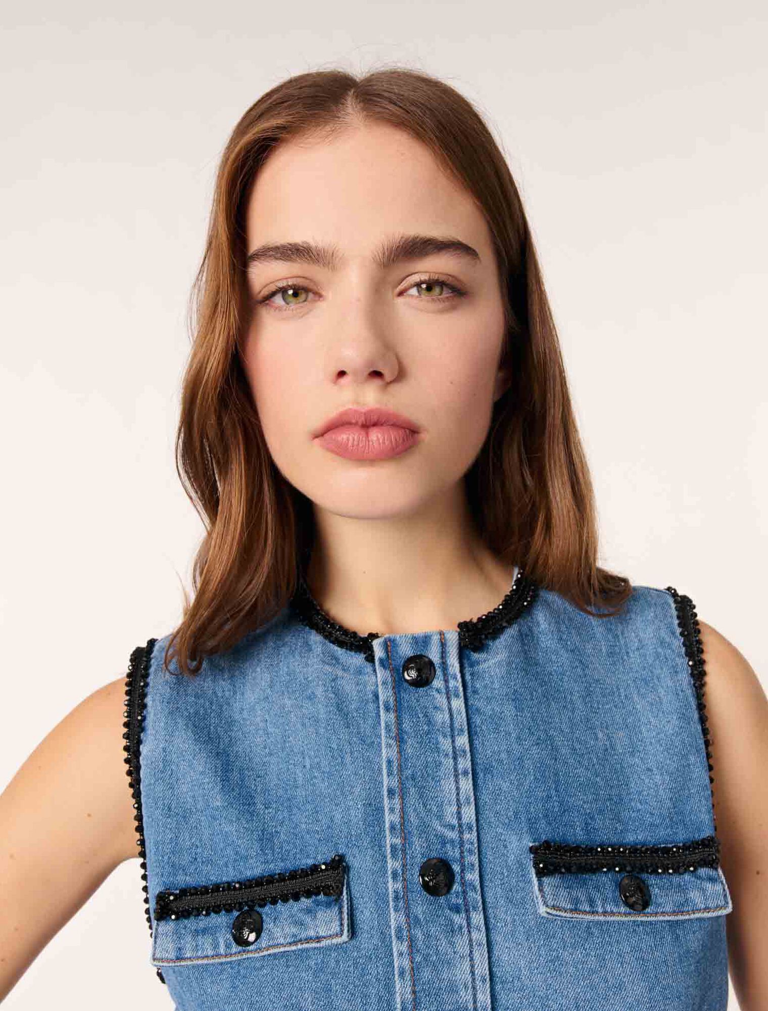Robe en denim et galons brodés