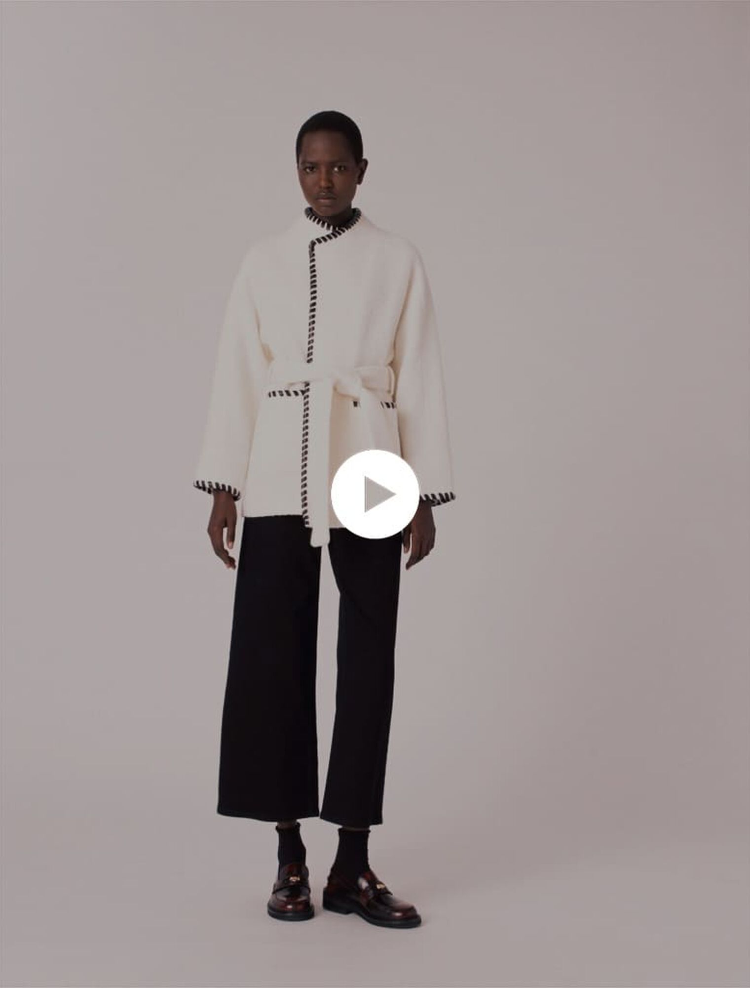 Manteau doublé avec ruban contrasté