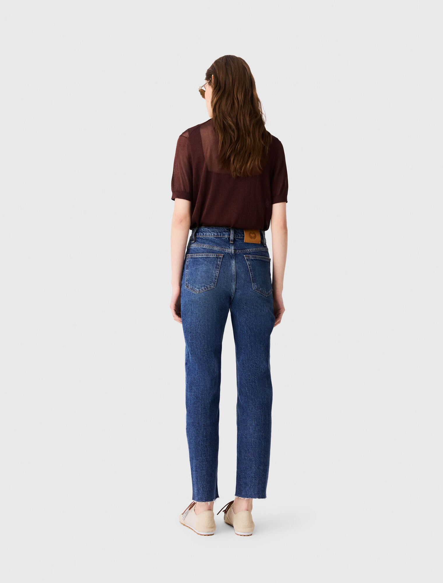 Skinny jeans with brooch