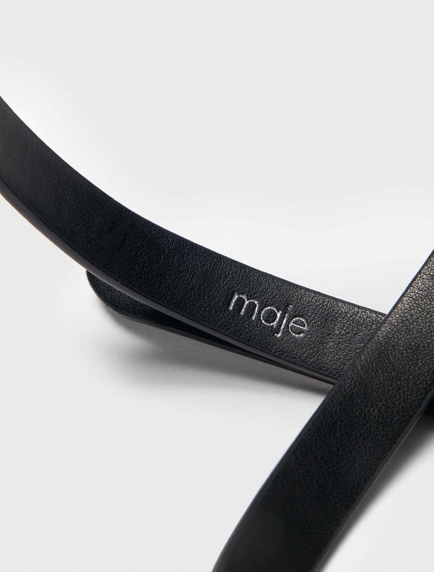 Ceinture fine à boucle strassée