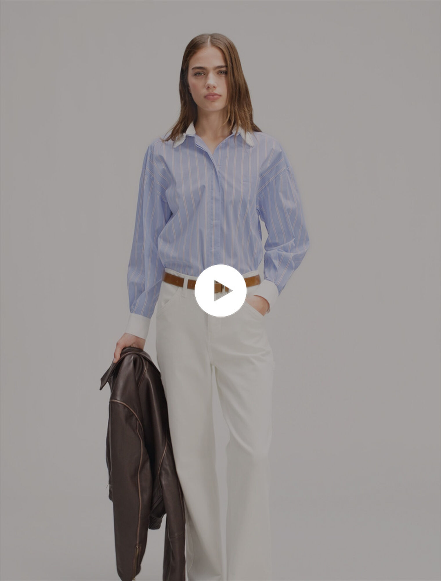 Chemise à rayures et col à perles 