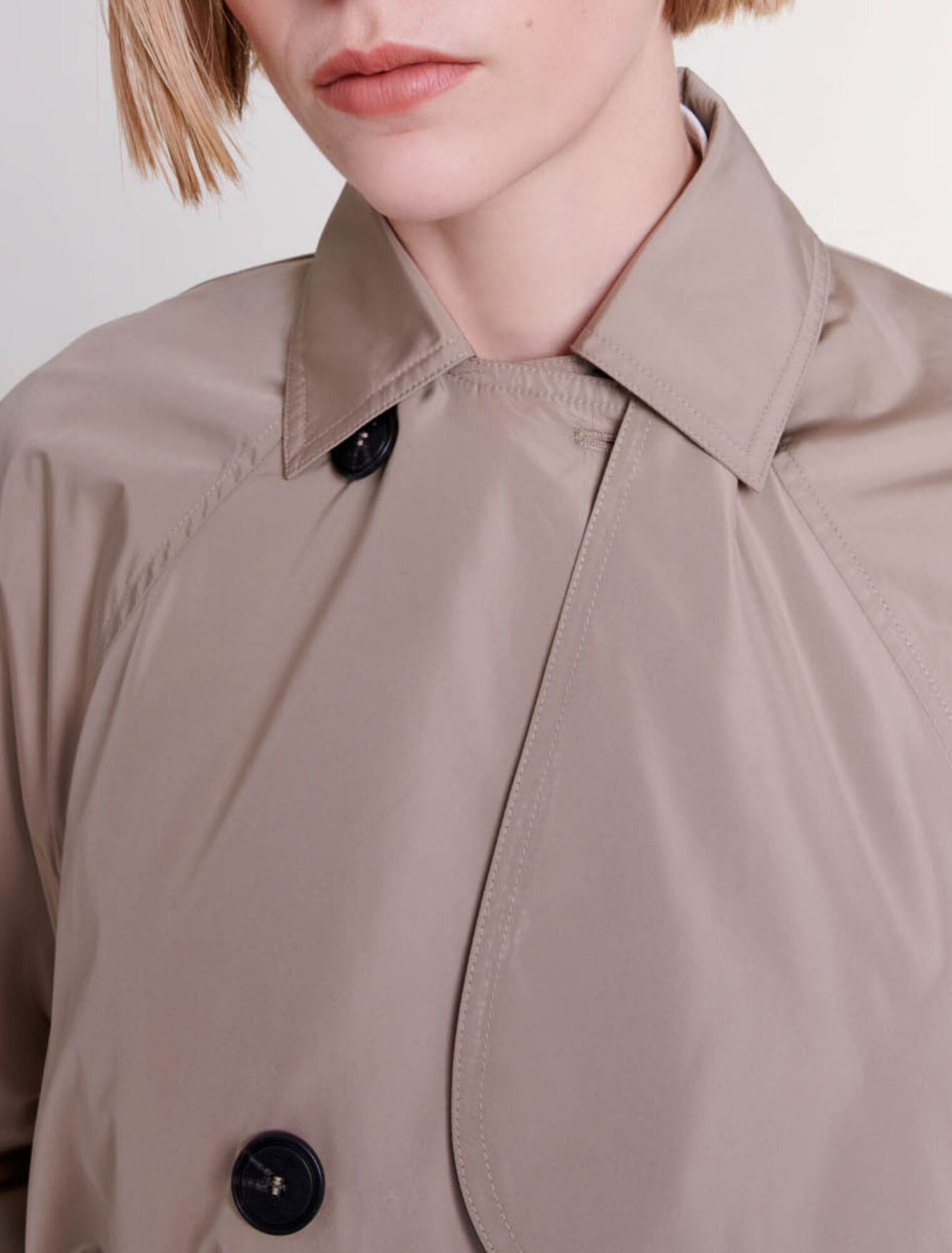 Contrast trench coat