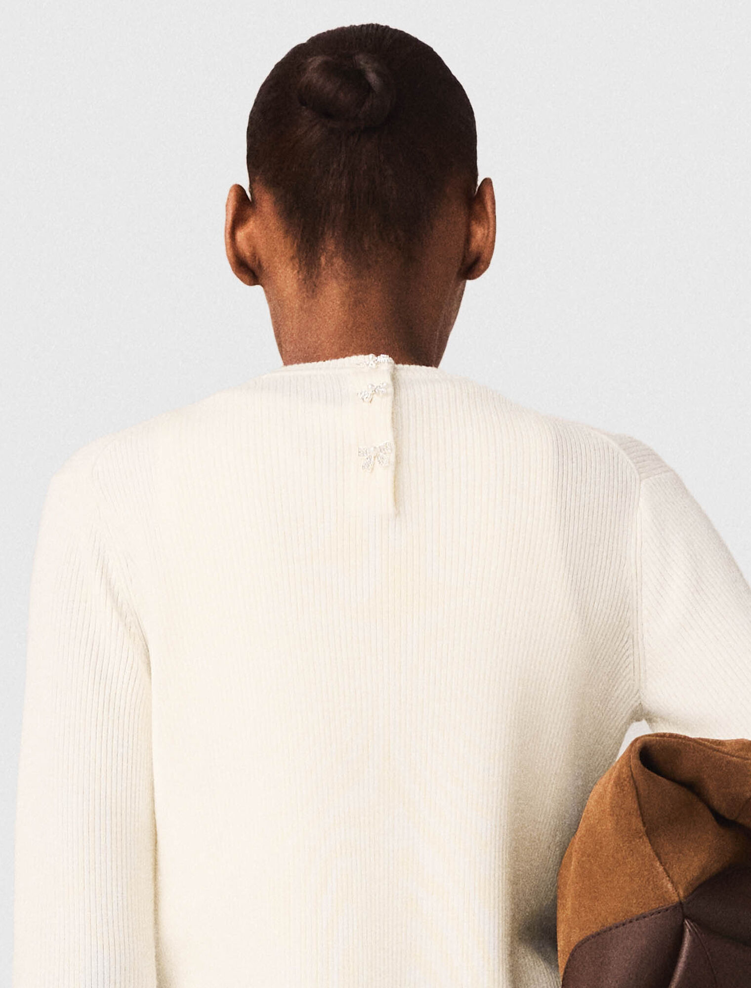 Jewel-button back jumper