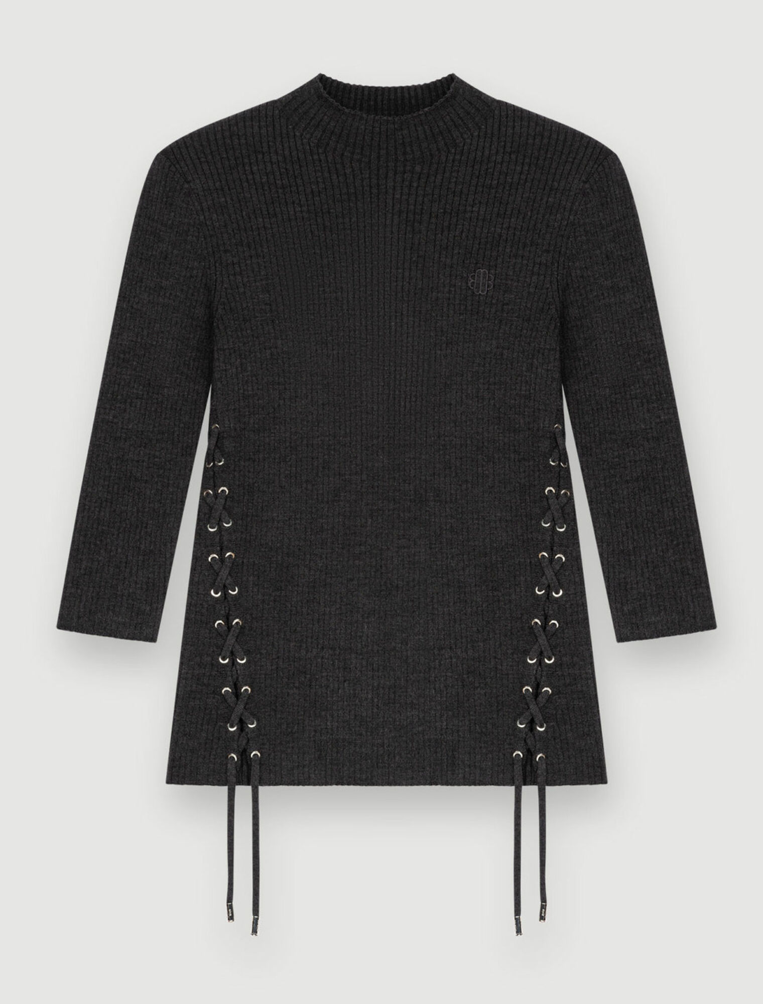 Close-fitting sweater with eyelets