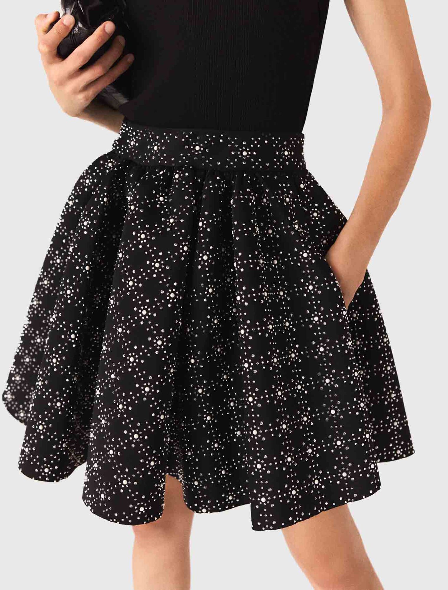 Jupe patineuse à perles et strass