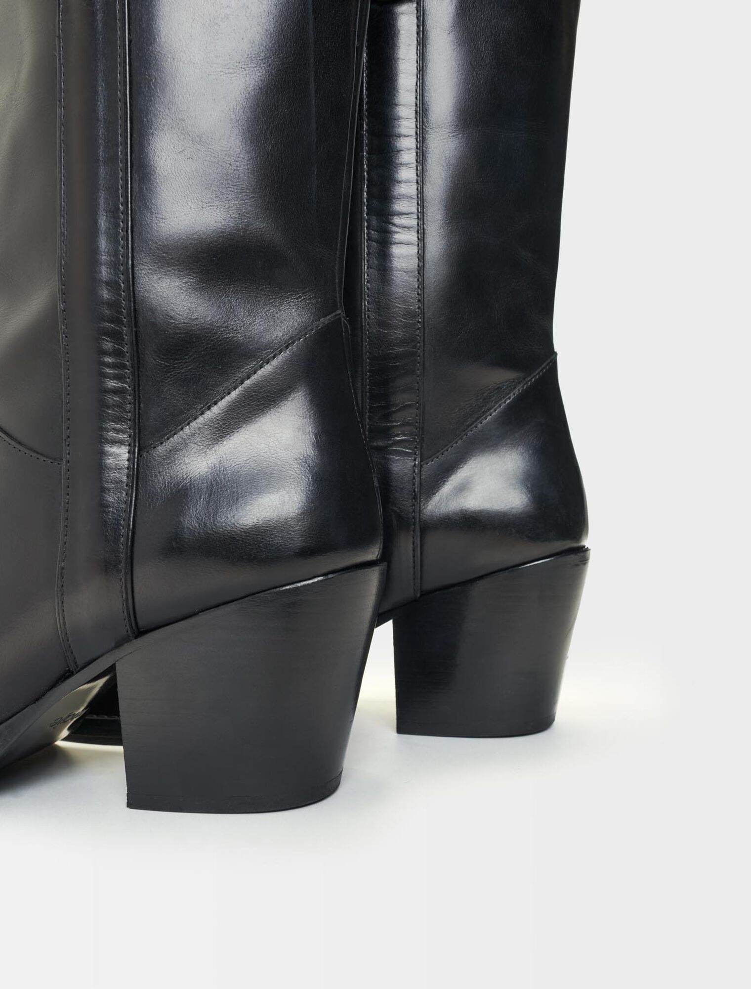 Heeled leather boots