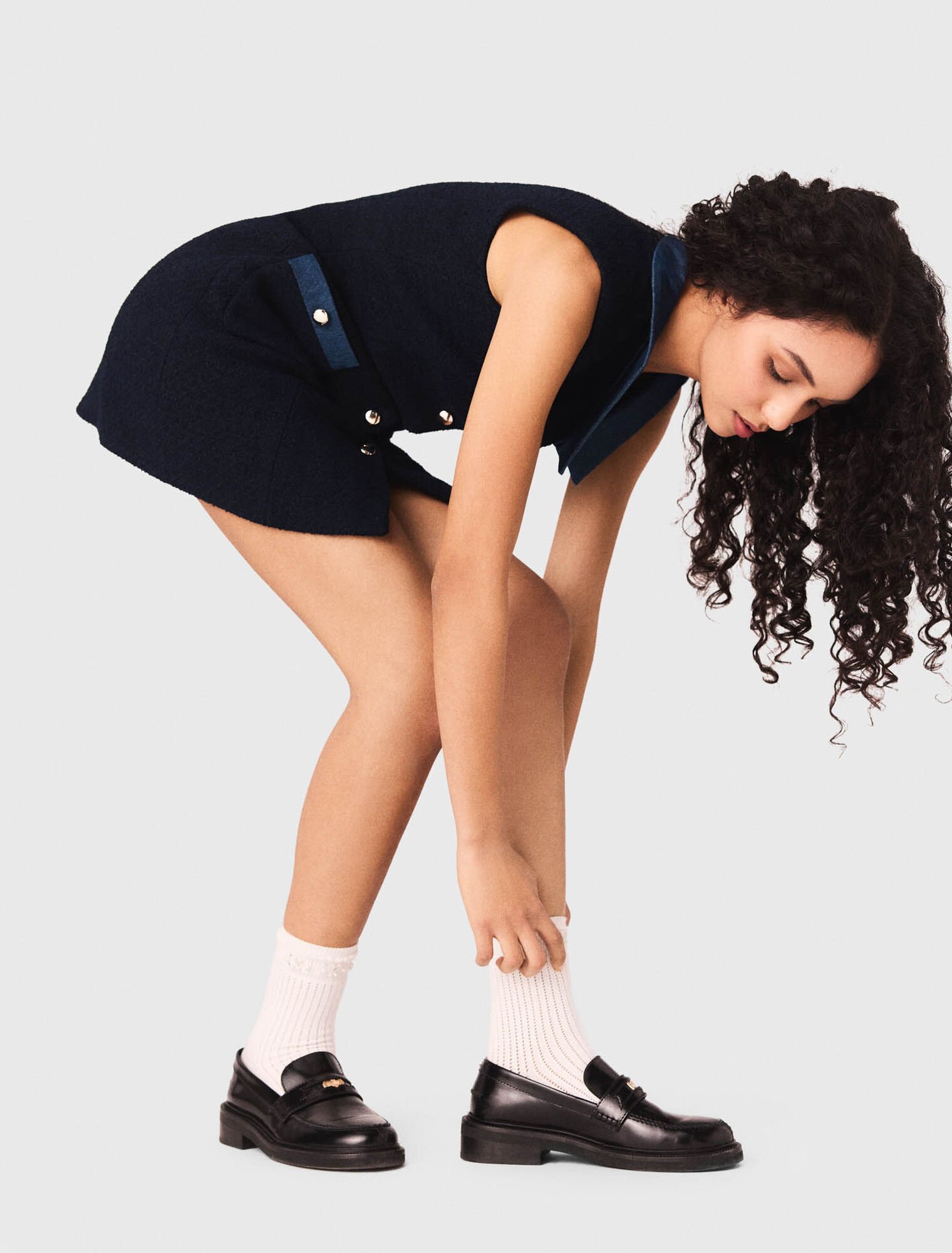 Robe en tweed et d&eacute;tails denim