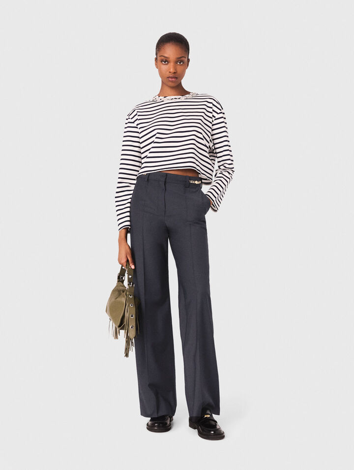 Pantalon tailleur et détails chaine
