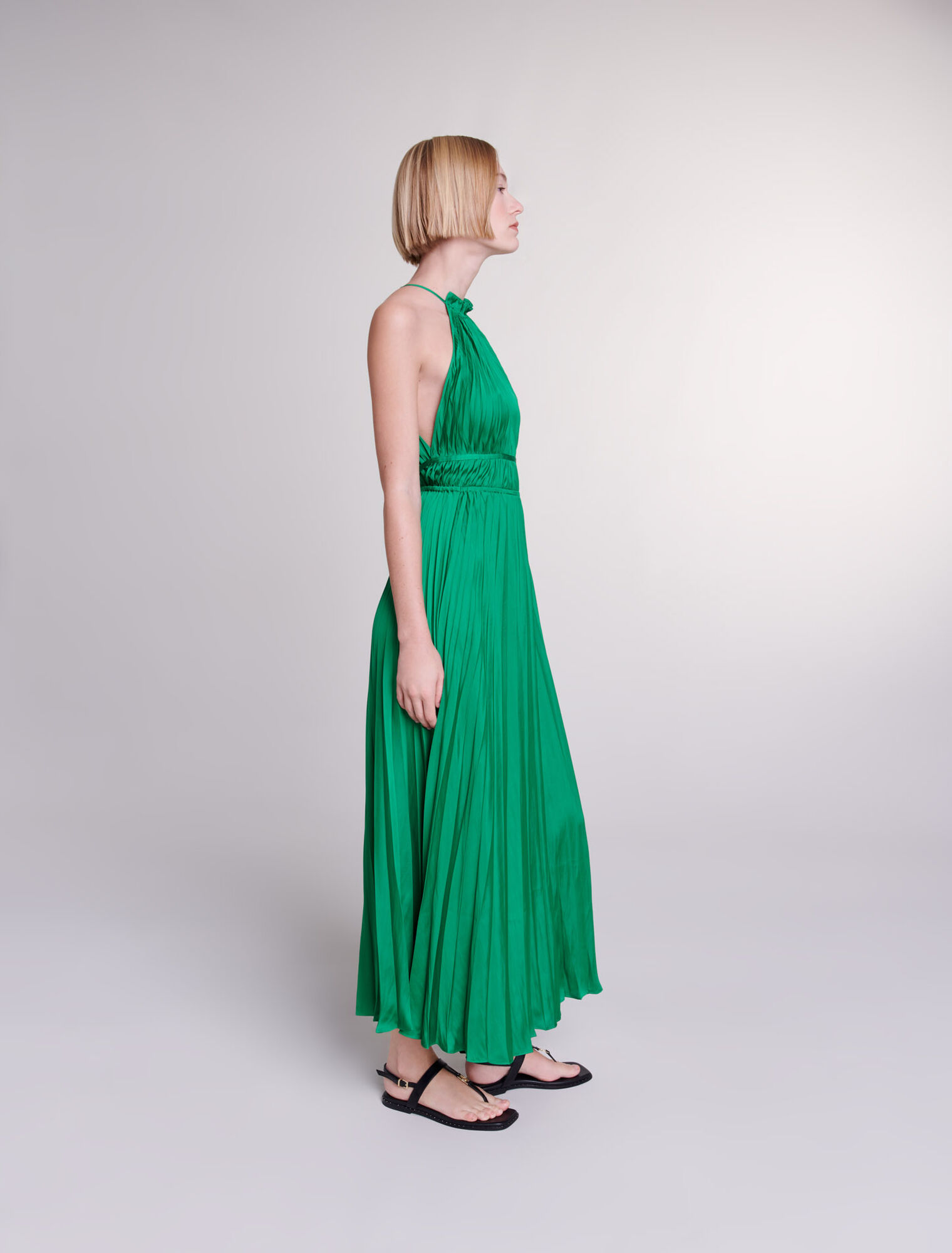 Robe longue satinée plissée