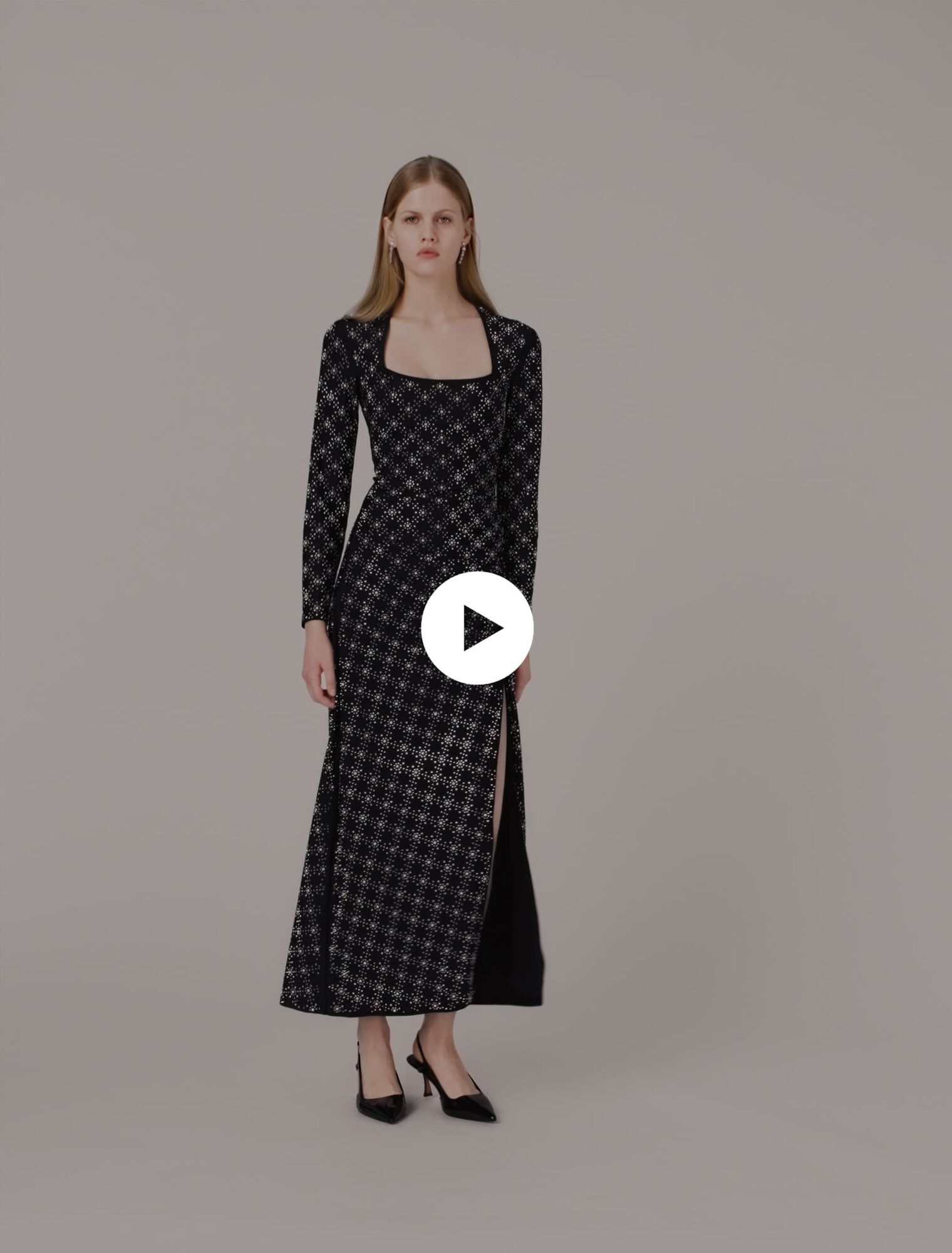 Robe longue à perles et strass