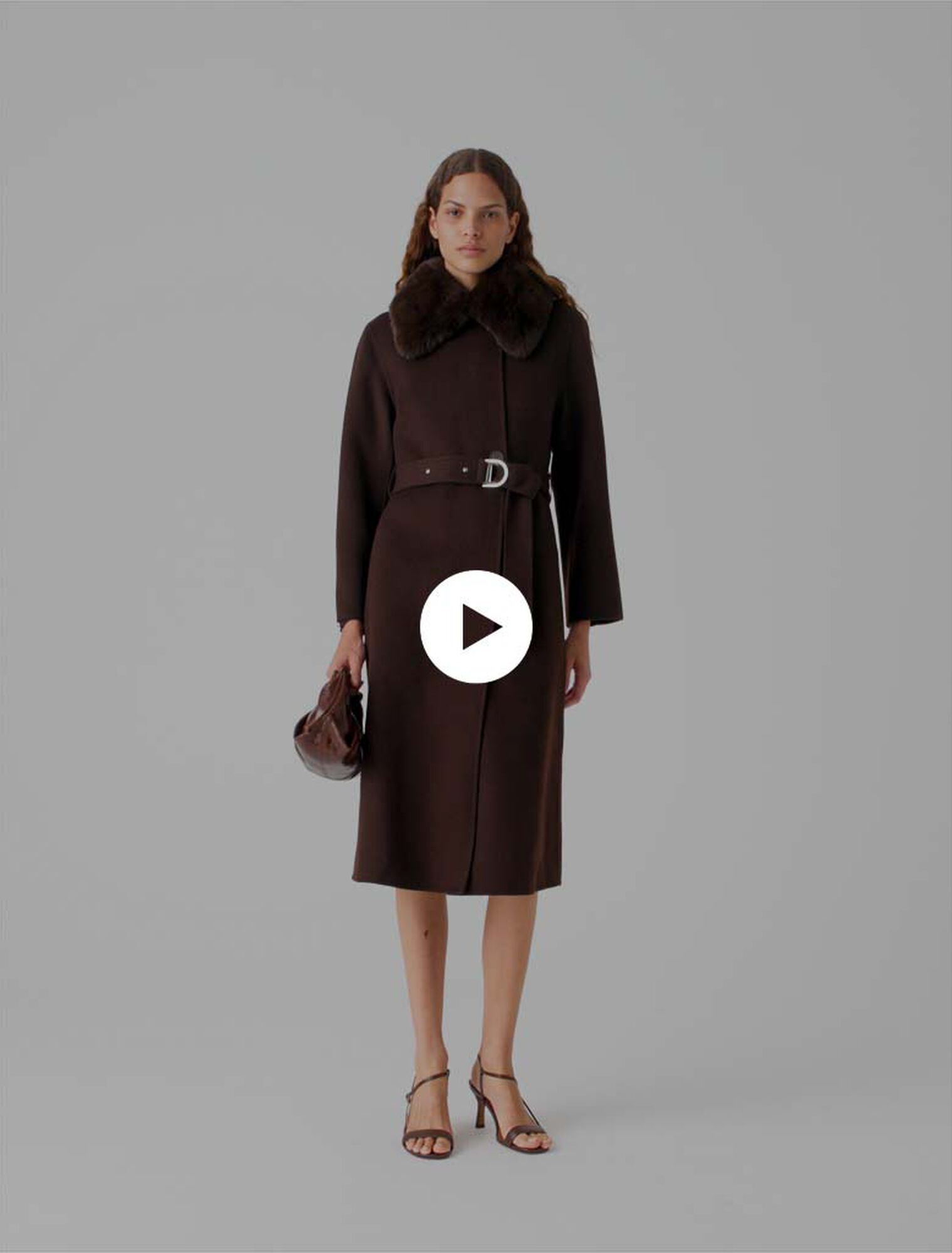 Manteau long et col fausse fourrure