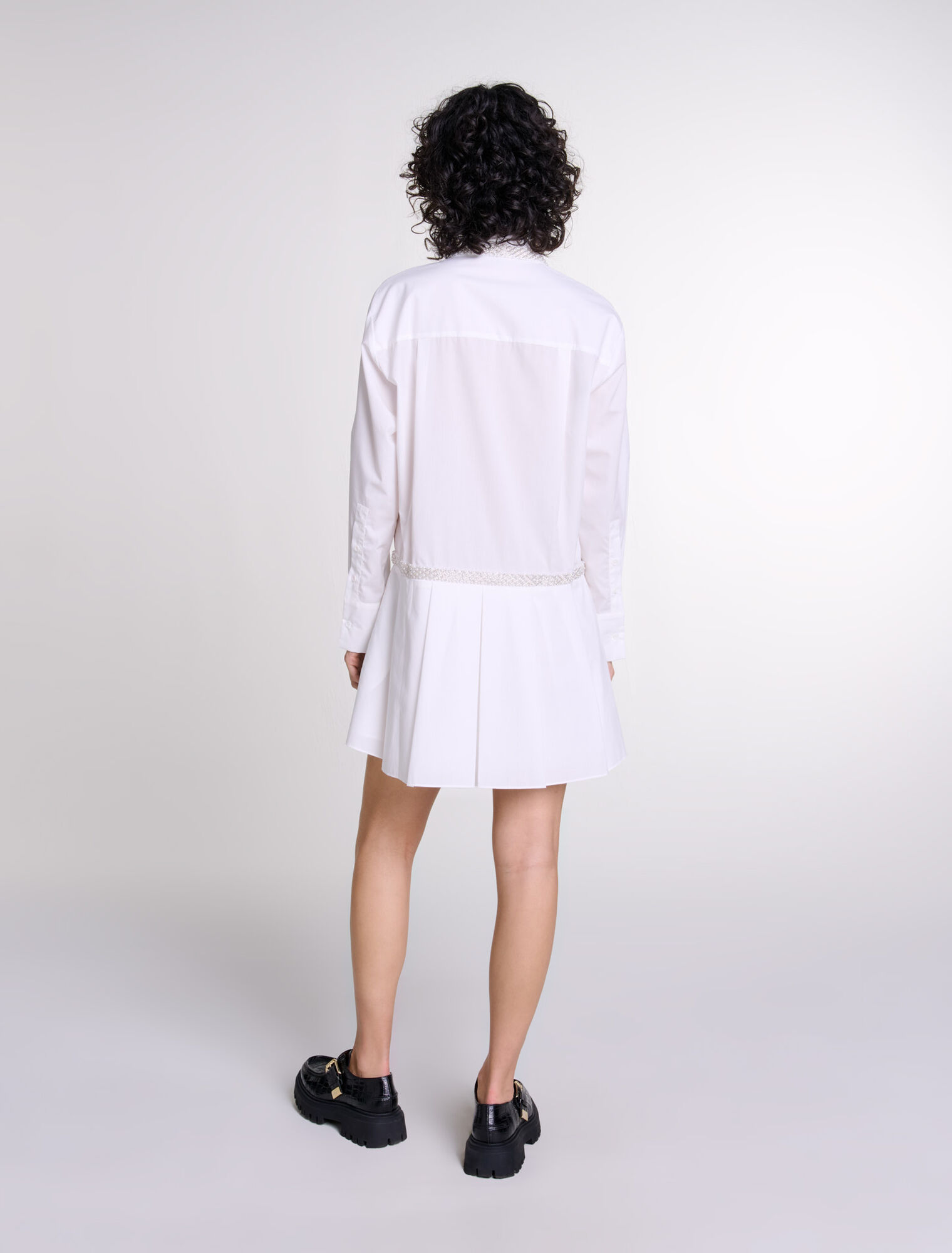 Robe chemise ornée de perles