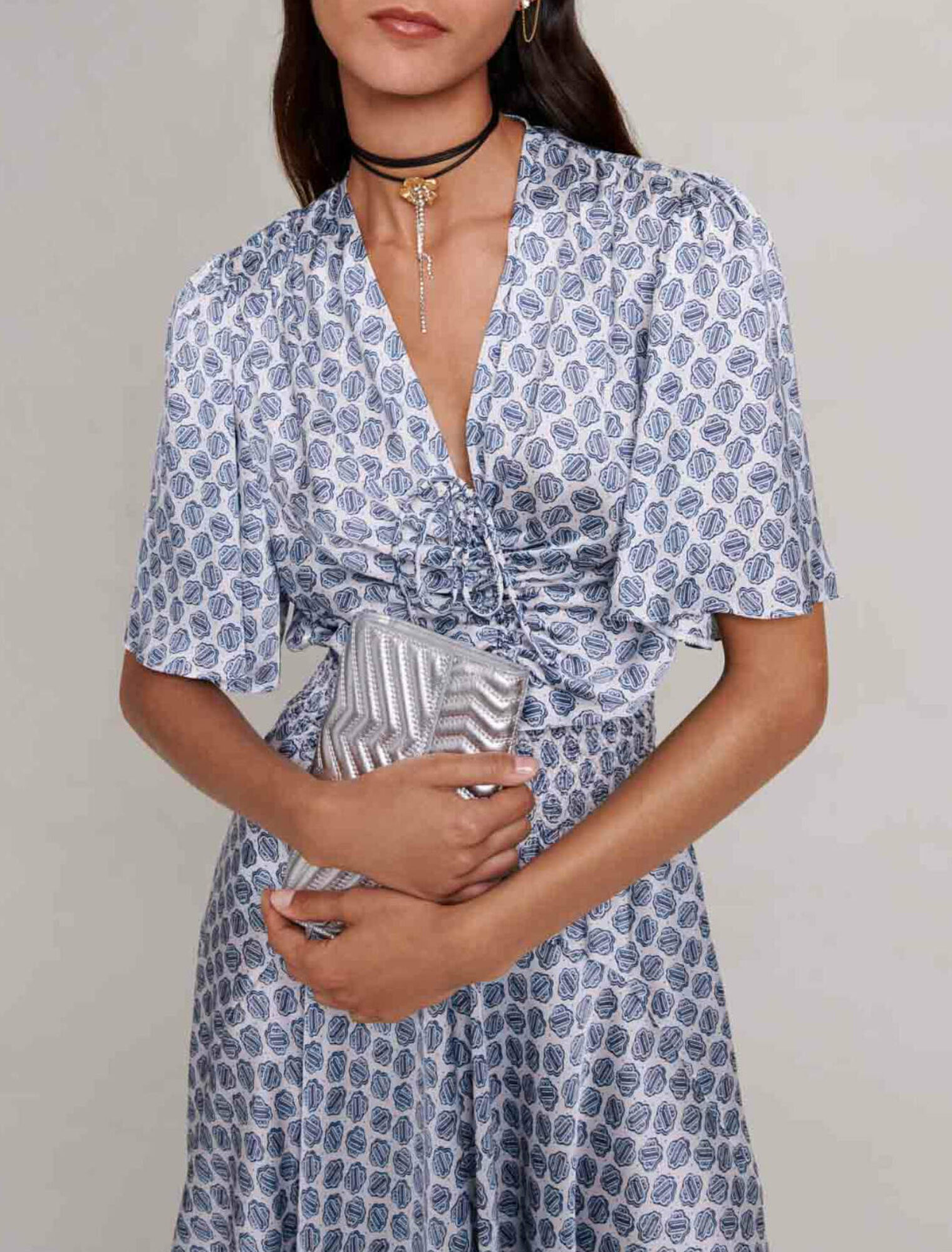 Robe longue asym&eacute;trique satin&eacute;e