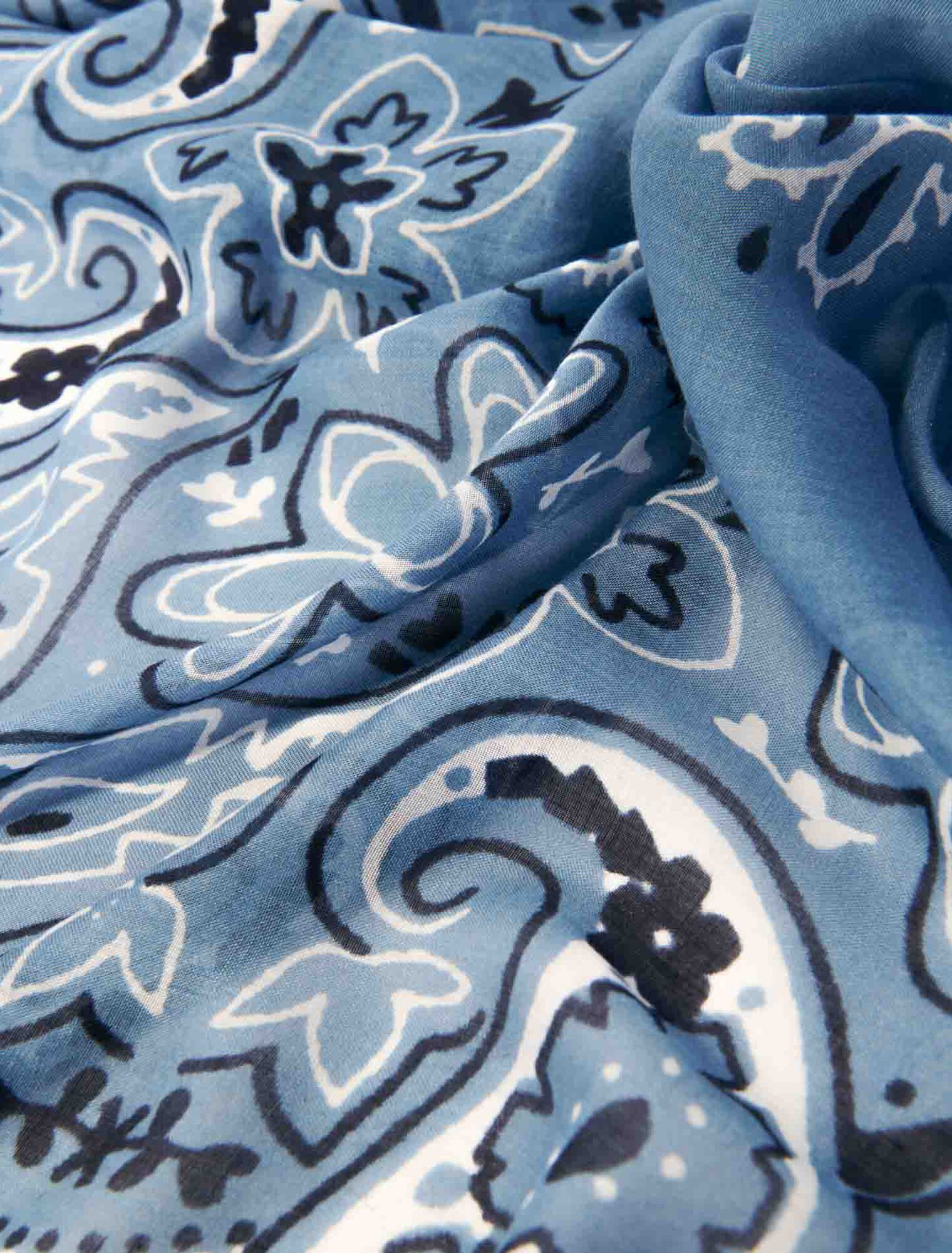 Bandana print shawl