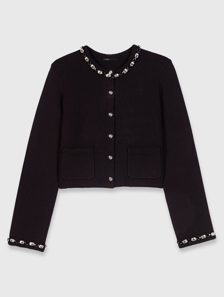 Cardigan court et détails bijoux 