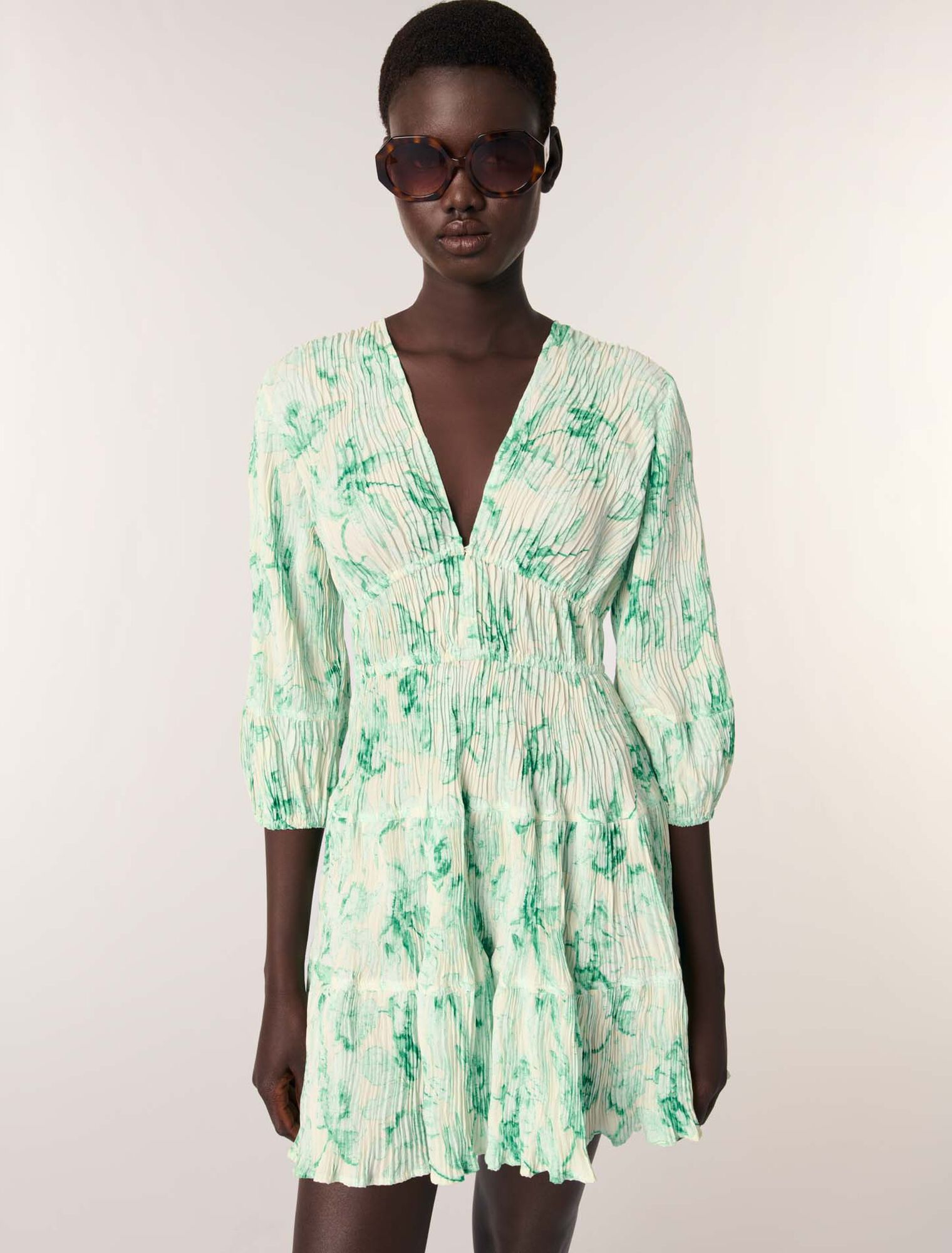 Robe courte plissée imprimée