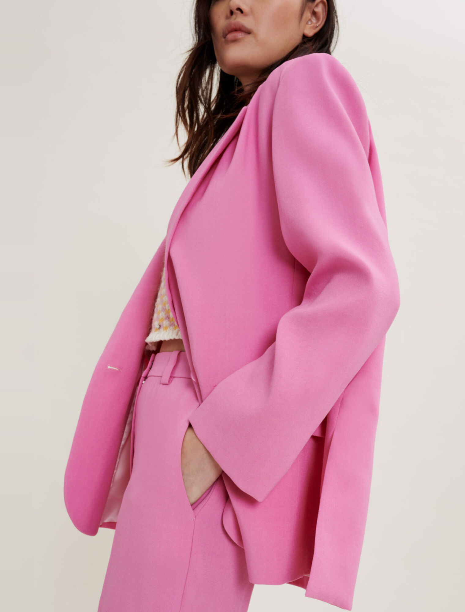 Fluid, loose-fitting tailored jacket