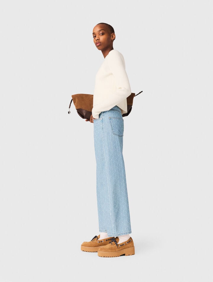 Pull avec boutons bijoux sur le dos