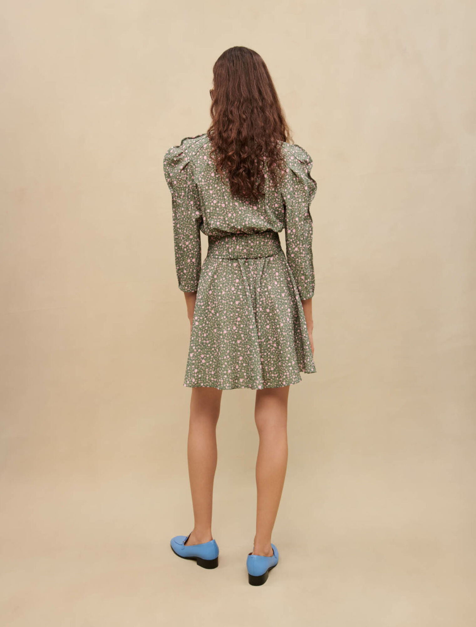 Robe courte manches volumineuses