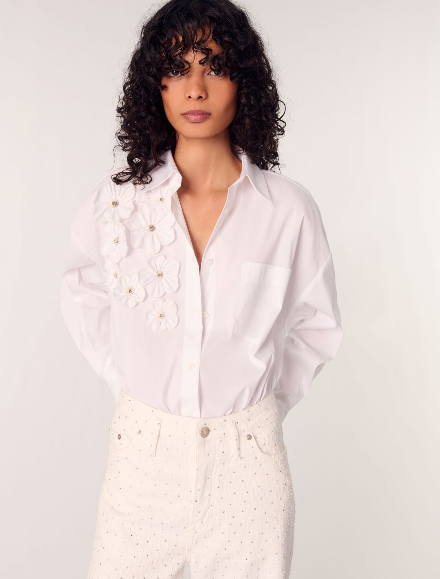 Chemise longue à fleurs brodée