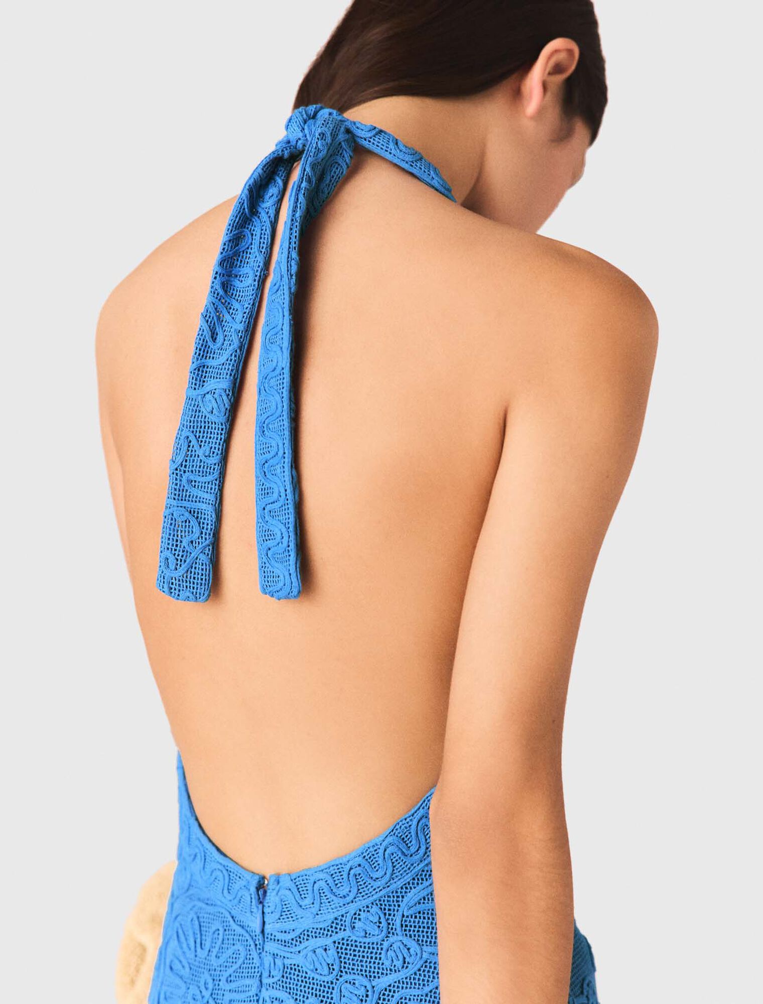 Robe longue dos nu en guipure